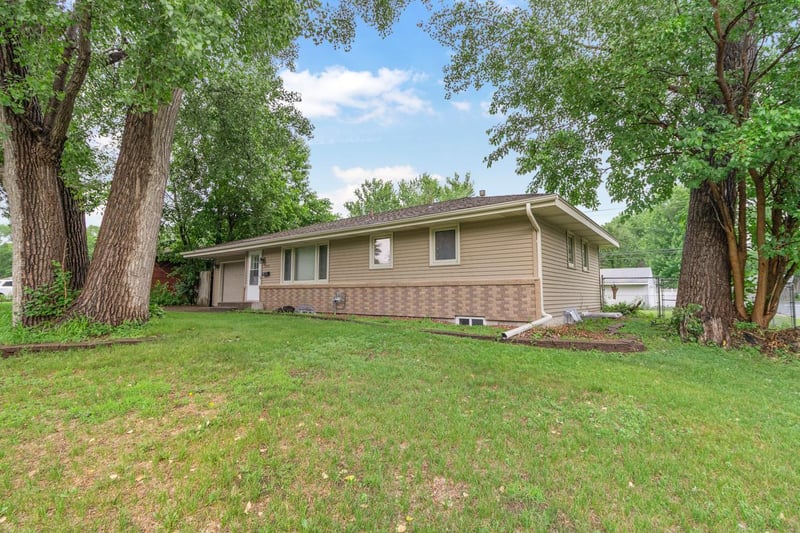 5901 6th St NE, Fridley, MN 55432