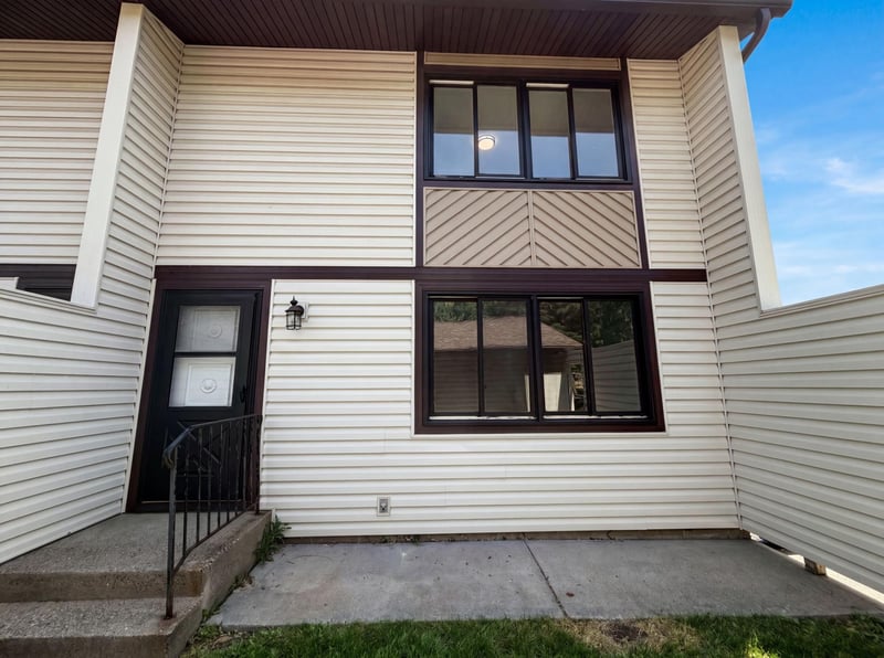 13637 Heather Hills Dr, Burnsville, MN 55337