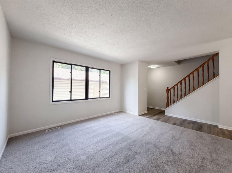 13637 Heather Hills Dr, Burnsville, MN 55337