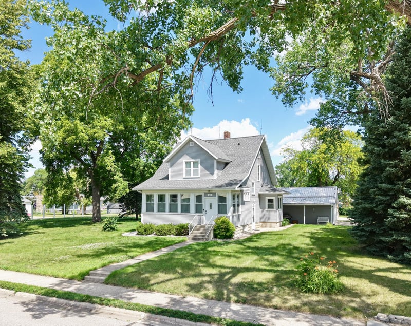 821 10th Ave N, Saint James, MN 56081