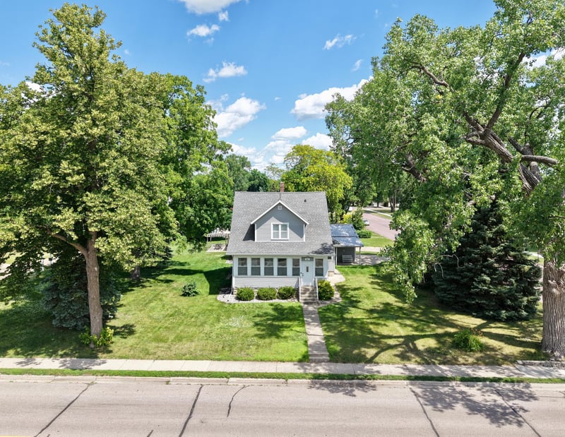 821 10th Ave N, Saint James, MN 56081