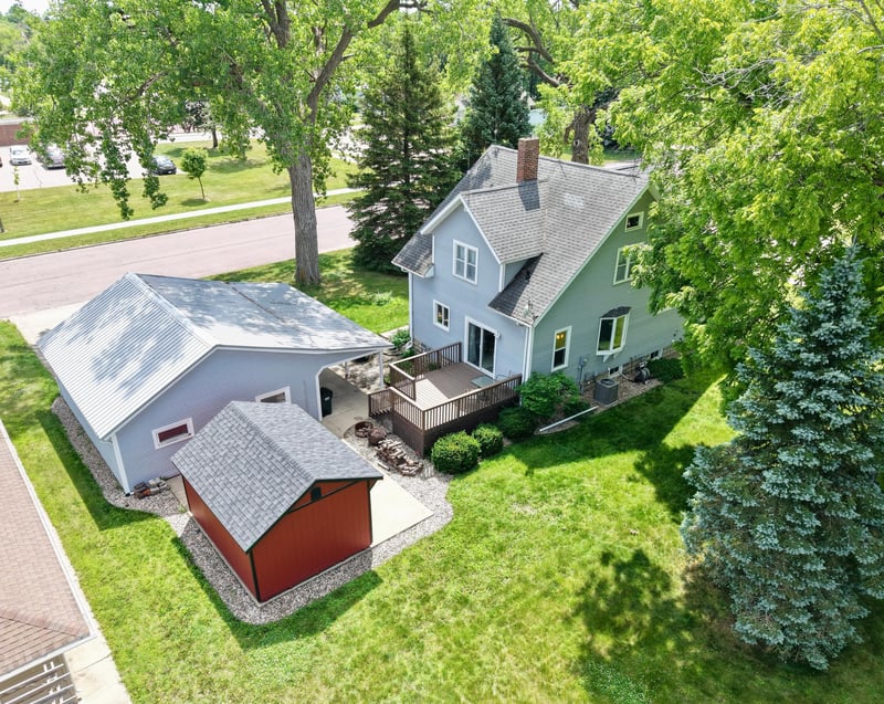 821 10th Ave N, Saint James, MN 56081