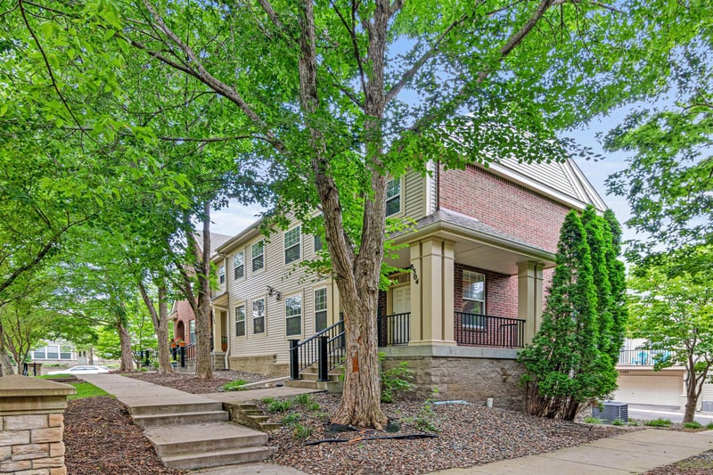 8304 Townsend Dr, Eden Prairie, MN 55344