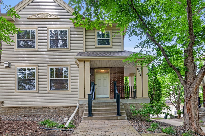 8304 Townsend Dr, Eden Prairie, MN 55344