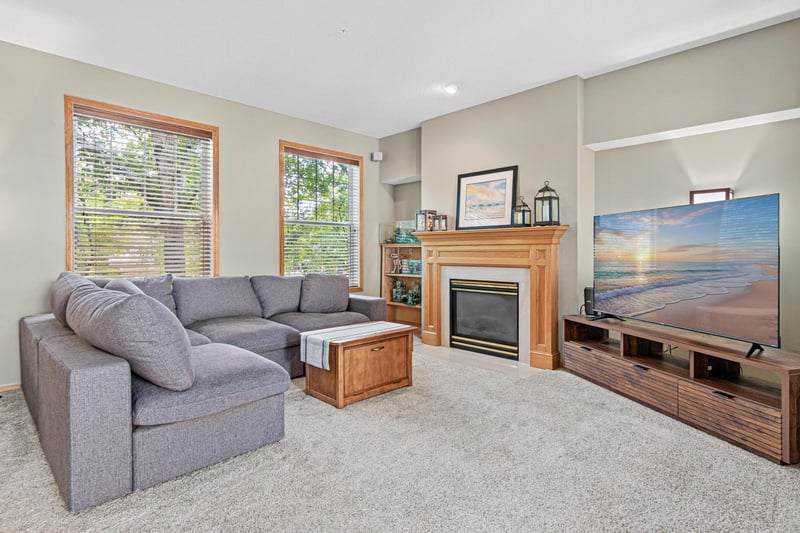 8304 Townsend Dr, Eden Prairie, MN 55344