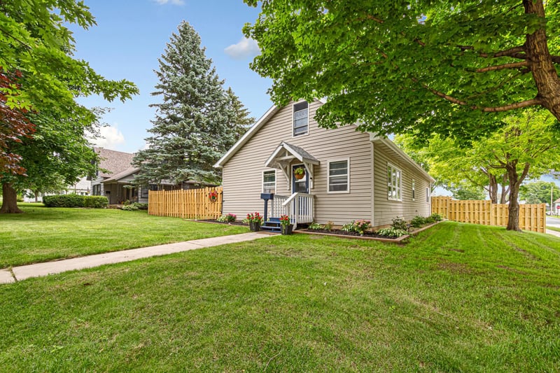 401 N Section Ave, Spring Valley, MN 55975