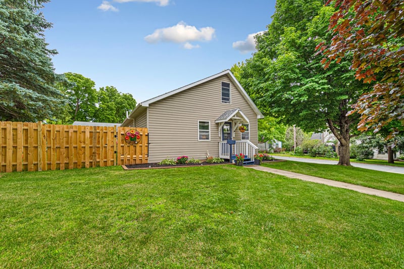 401 N Section Ave, Spring Valley, MN 55975