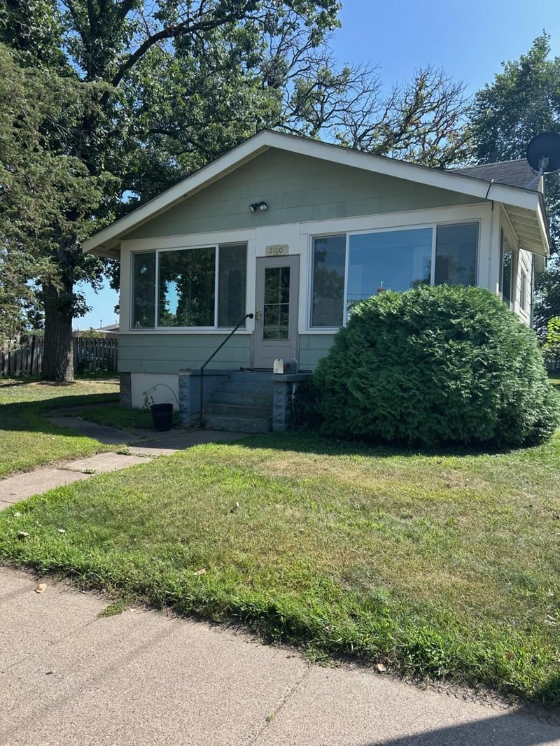 2100 4th St, White Bear Lake, MN 55110