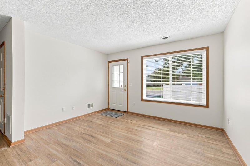 15783 Fjord Ave, Apple Valley, MN 55124