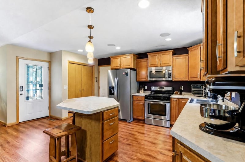 8594 Underwood Ln N, Maple Grove, MN 55369