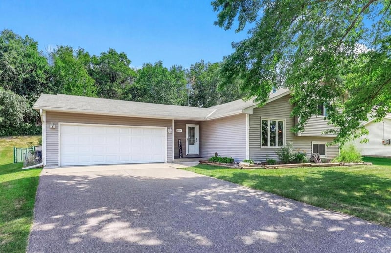 8594 Underwood Ln N, Maple Grove, MN 55369