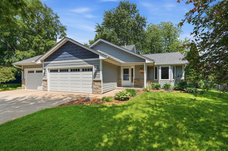 7164 Gray Heron Dr, Circle Pines, MN 55014