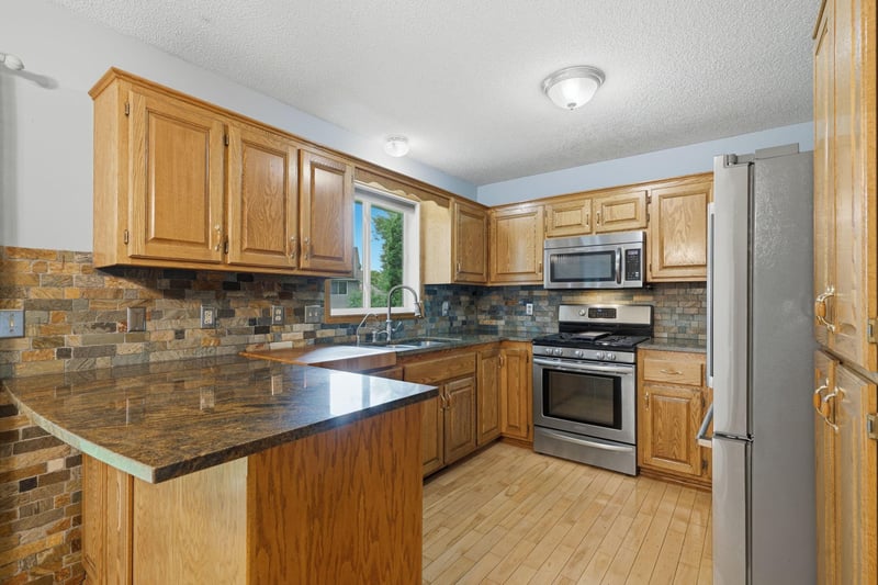 7164 Gray Heron Dr, Circle Pines, MN 55014