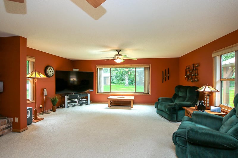 19634 Skyview Cir, Hutchinson, MN 55350