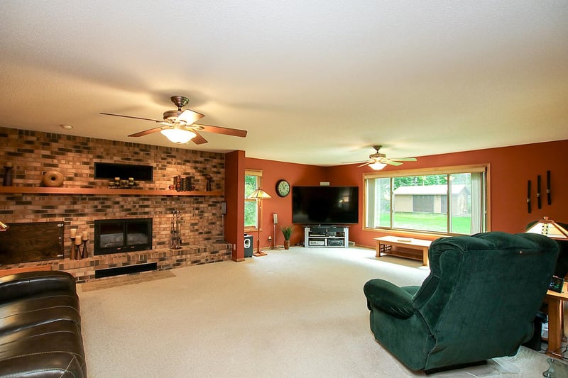 19634 Skyview Cir, Hutchinson, MN 55350