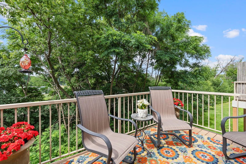 8374 Cedarview Cir, Savage, MN 55378