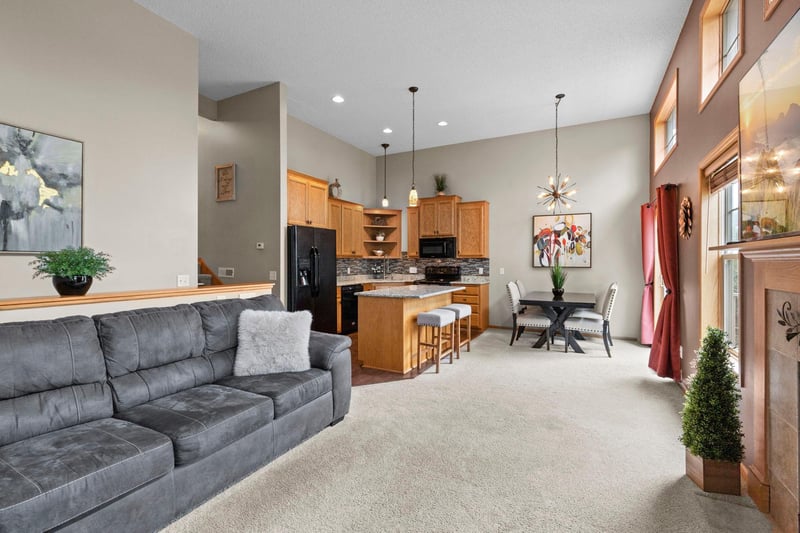 8374 Cedarview Cir, Savage, MN 55378