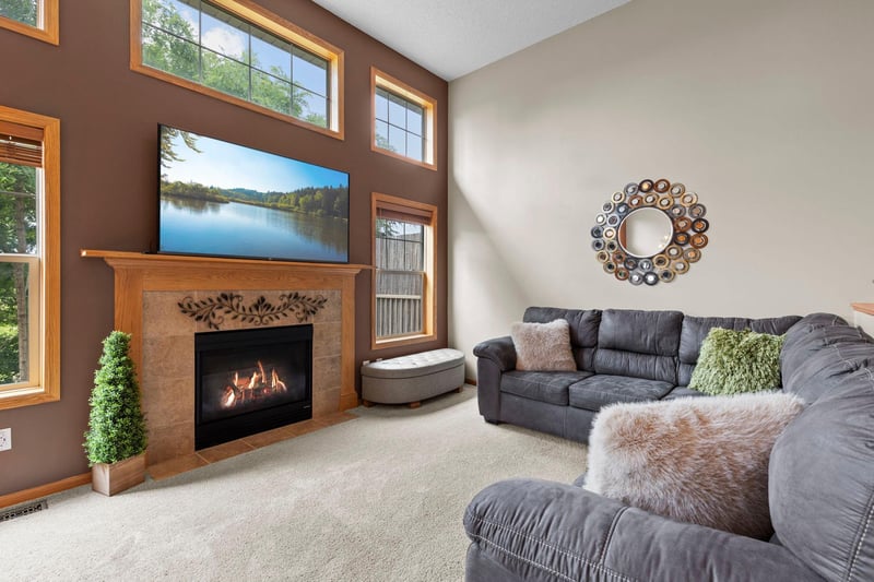 8374 Cedarview Cir, Savage, MN 55378