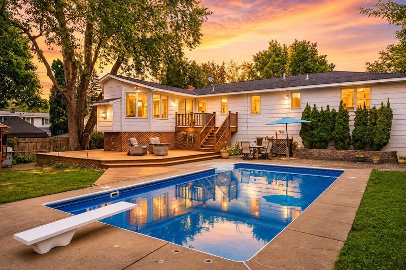 2863 Aglen St, Roseville, MN 55113