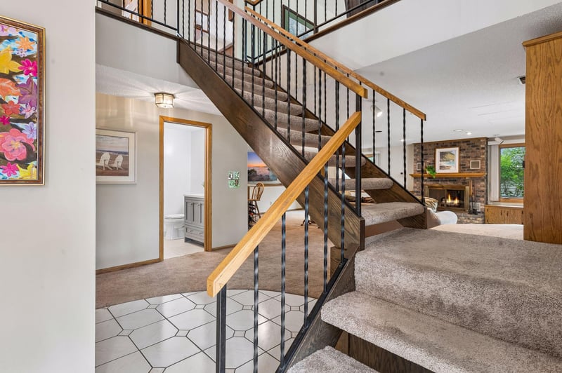 2863 Aglen St, Roseville, MN 55113