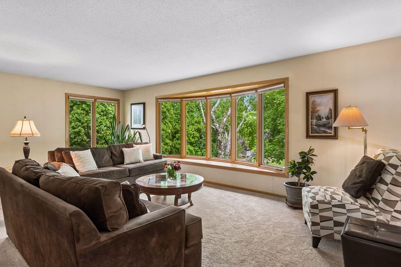 2863 Aglen St, Roseville, MN 55113