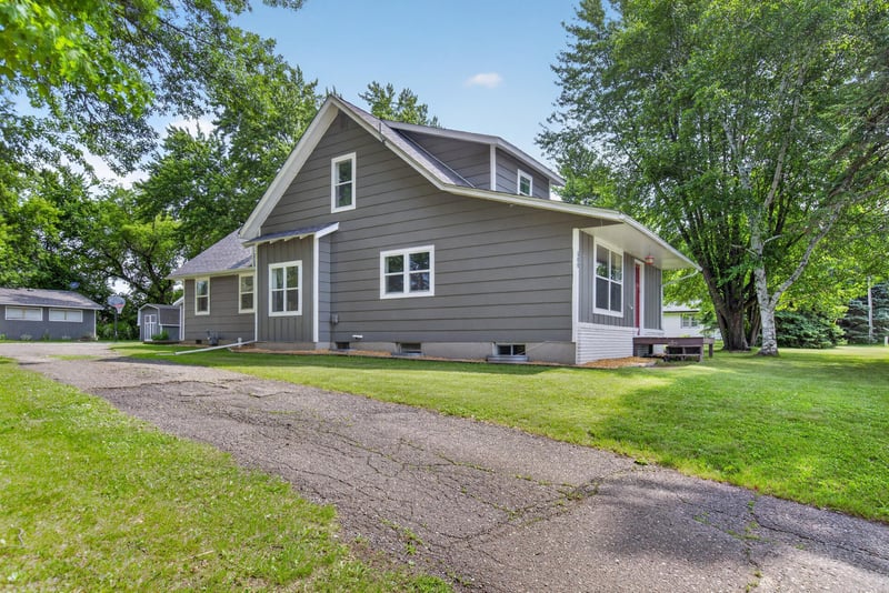 500 8th St SE, Braham, MN 55006
