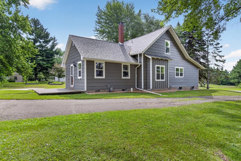 500 8th St SE, Braham, MN 55006