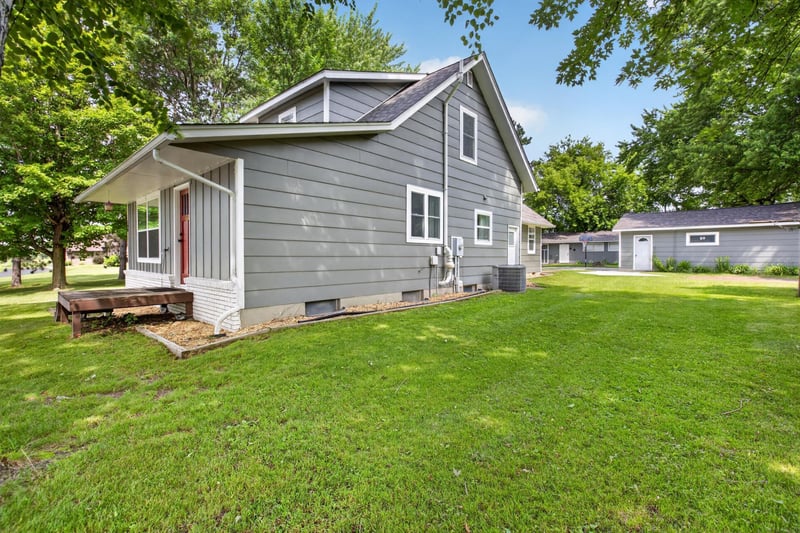 500 8th St SE, Braham, MN 55006
