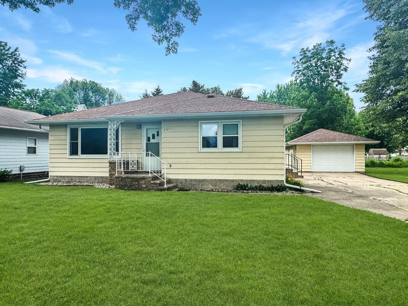 2727 34th St, Slayton, MN 56172