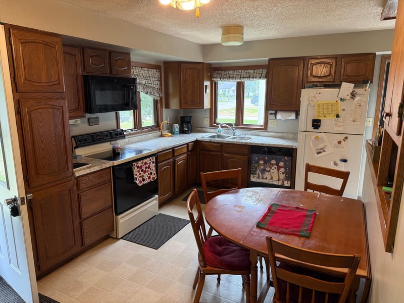 309 7th Ave NE, Roseau, MN 56751