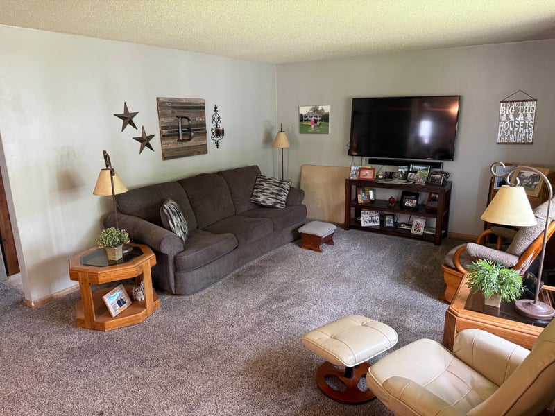 309 7th Ave NE, Roseau, MN 56751