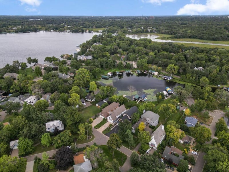 3061 Lake Shore Blvd, Minnetonka, MN 55391