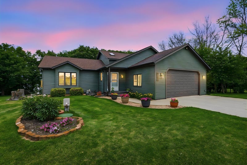 13611 Fox Lake Trl, Faribault, MN 55021