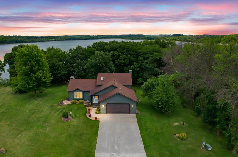 13611 Fox Lake Trl, Faribault, MN 55021