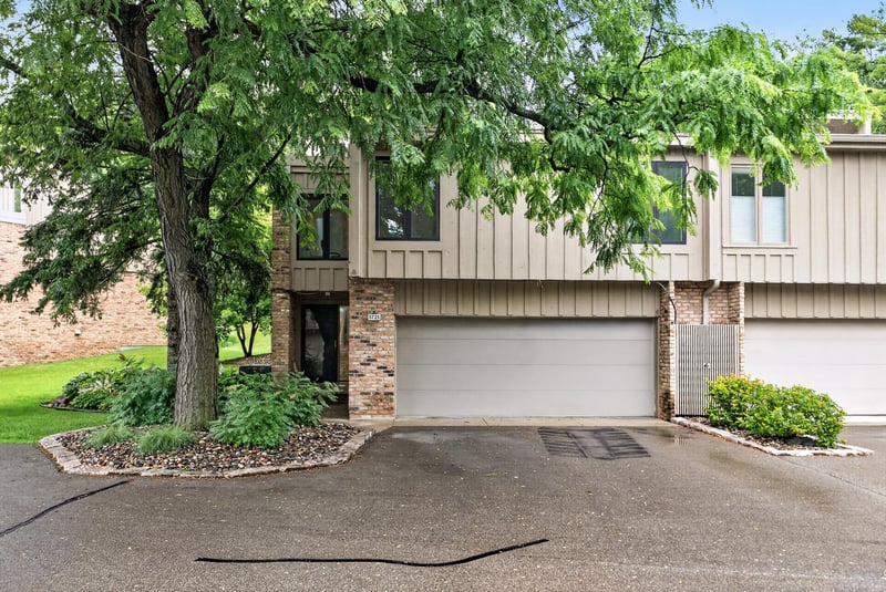 5725 Duncan Ln, Edina, MN 55436