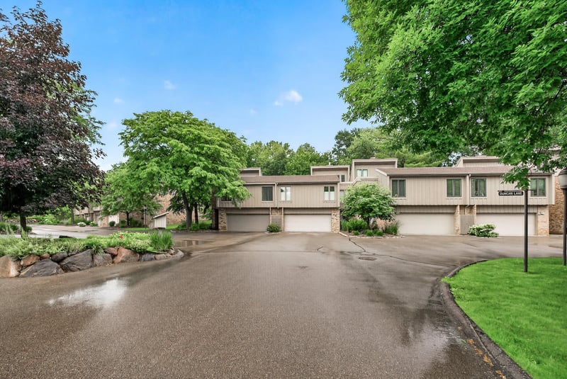 5725 Duncan Ln, Edina, MN 55436