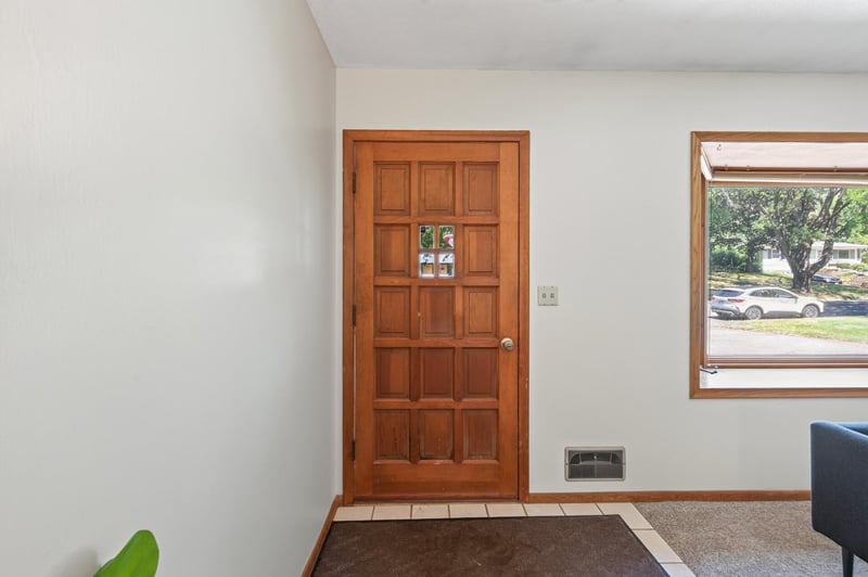 2348 Elm Dr, White Bear Lake, MN 55110