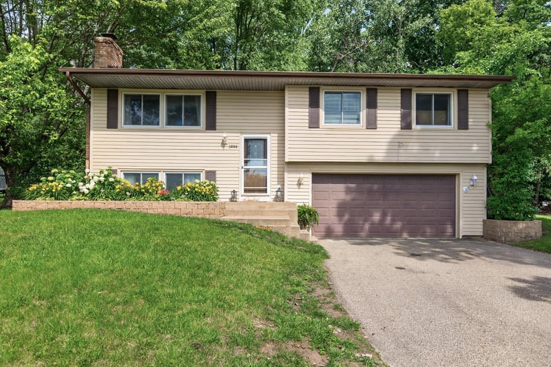 3884 Calcite Dr, Eagan, MN 55122