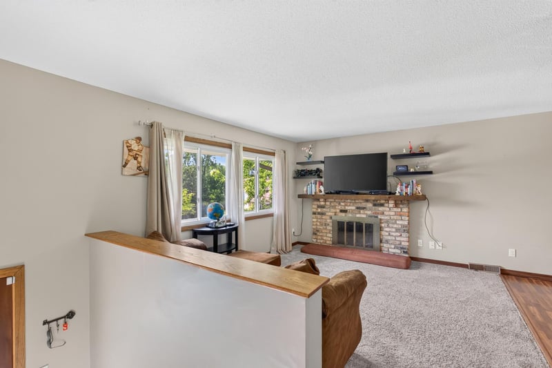 3884 Calcite Dr, Eagan, MN 55122
