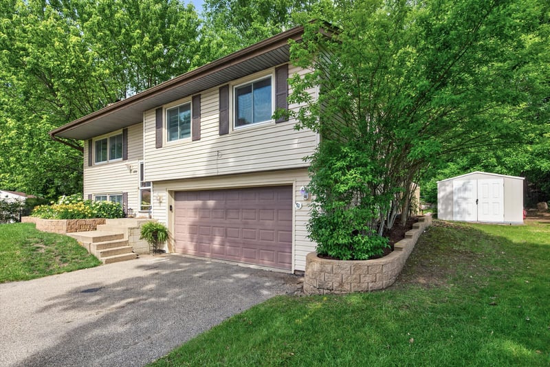 3884 Calcite Dr, Eagan, MN 55122