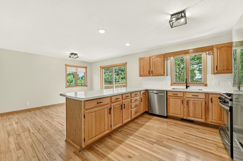 130 Nicholas Dr, Lewiston, MN 55952