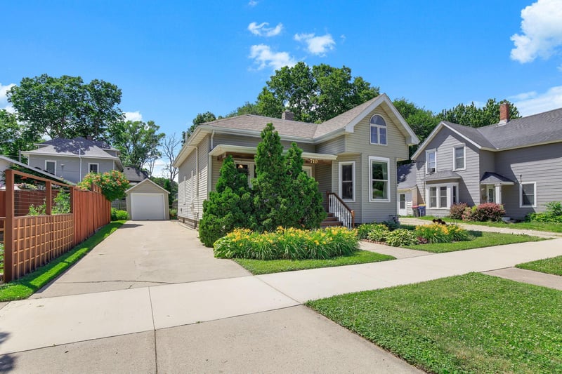 710 1st Ave NW, Faribault, MN 55021