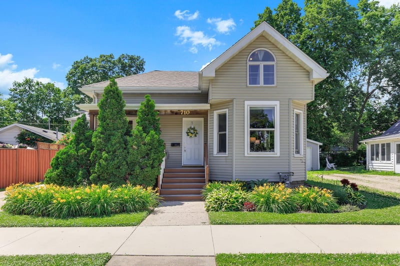 710 1st Ave NW, Faribault, MN 55021