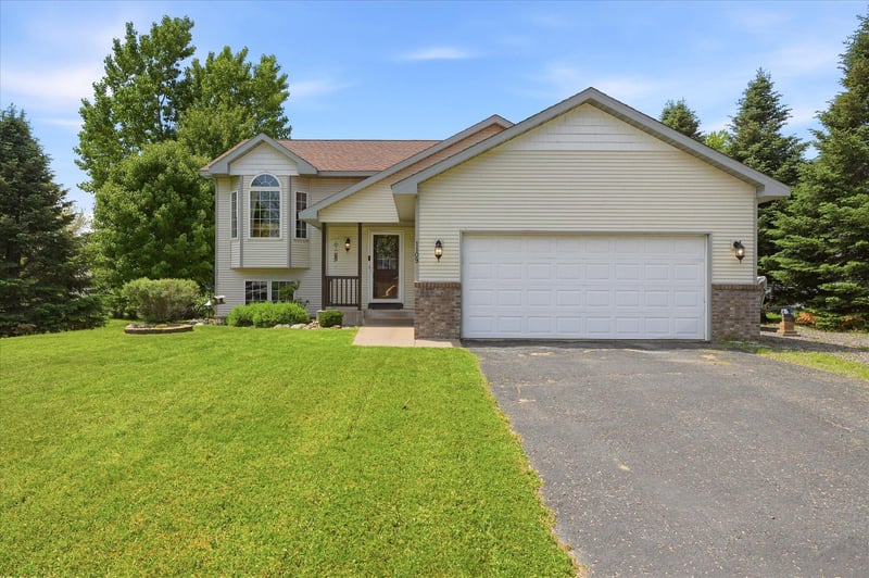 1109 Pond View Dr, Braham, MN 55006