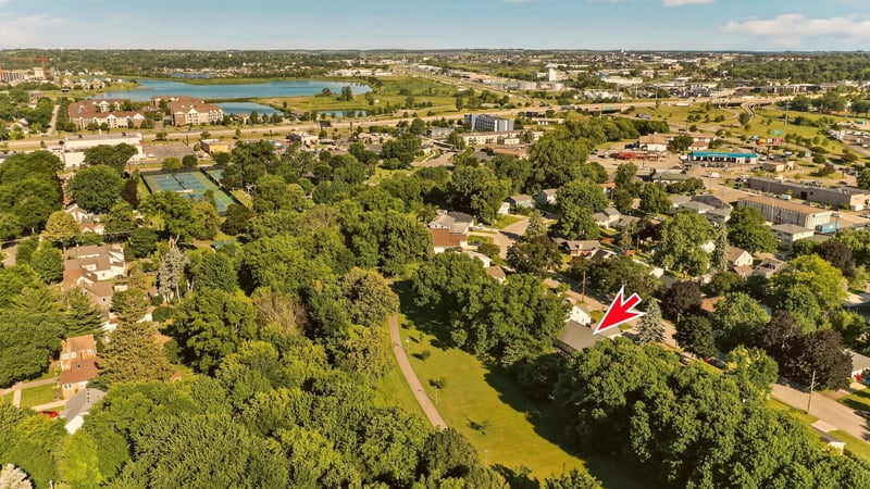 1230 4th St NW, Rochester, MN 55901