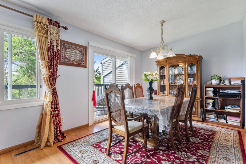 142 Canabury Ct, Little Canada, MN 55117