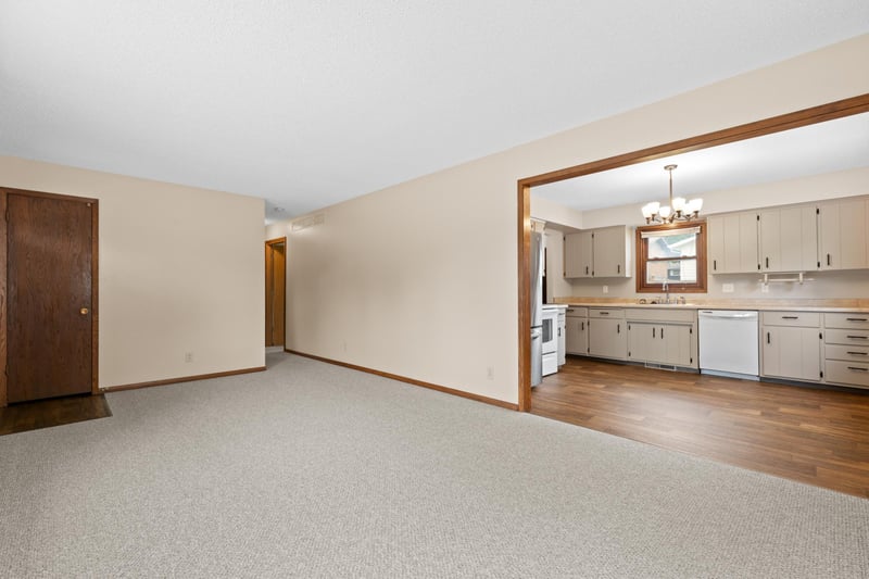 511 6th St NE, Stewartville, MN 55976