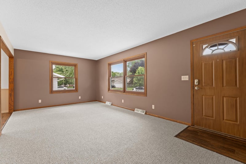 511 6th St NE, Stewartville, MN 55976