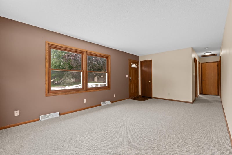 511 6th St NE, Stewartville, MN 55976