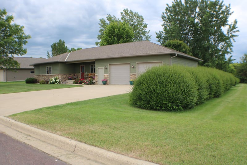 409 Fox Lake Ave, Sherburn, MN 56171